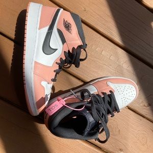 Jordan 1s salmon RARE